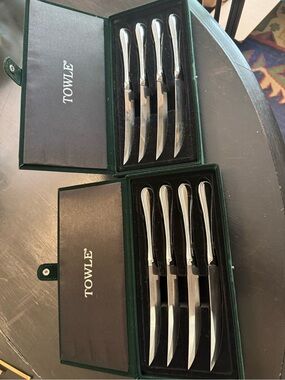 Towle set of 8 steak knives